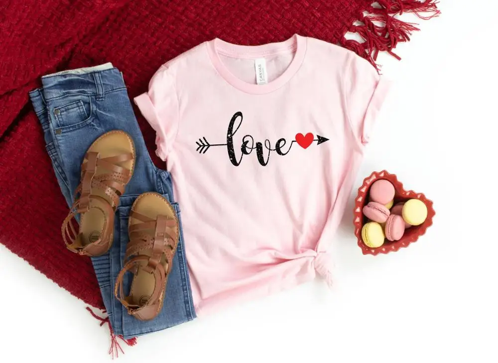 

Fashion 2024 Love Heart Print Valentines Day Shirts For Women Cute Lady Top Girlfriend Birthday Gift Femme Pink T Shirt Graphic