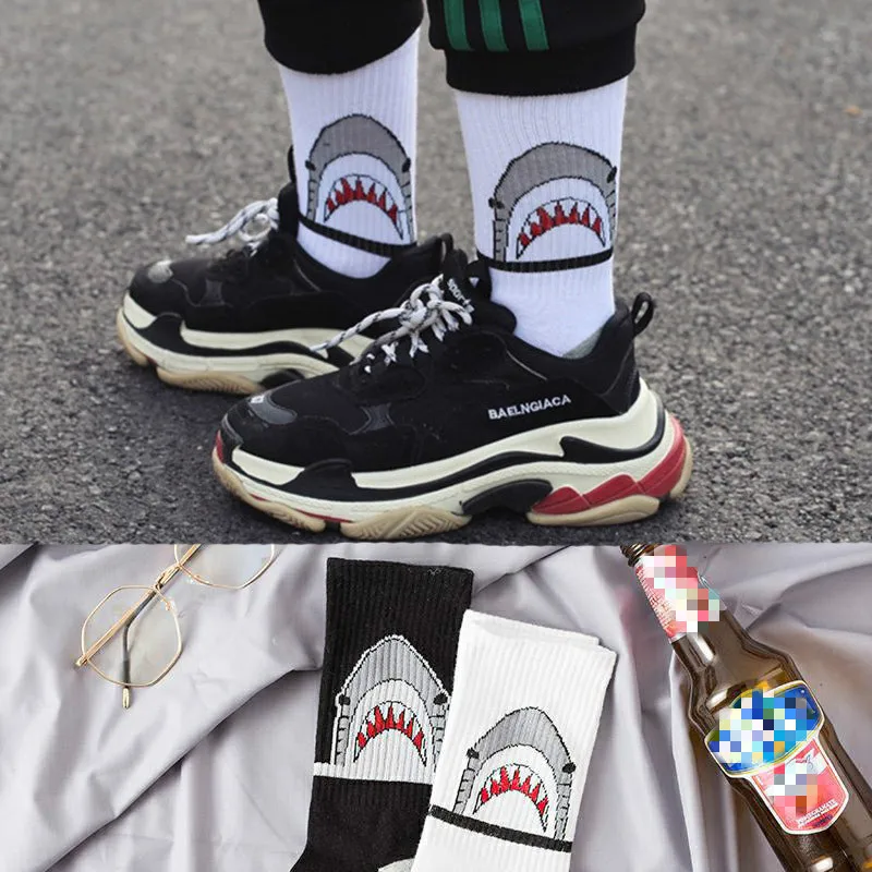 Calzini Hip Hop Fashion Shark Calzini lunghi da uomo Cartoon Hiphop Street Sport Skateboard Calzini bianchi neri Regali di moda di strada