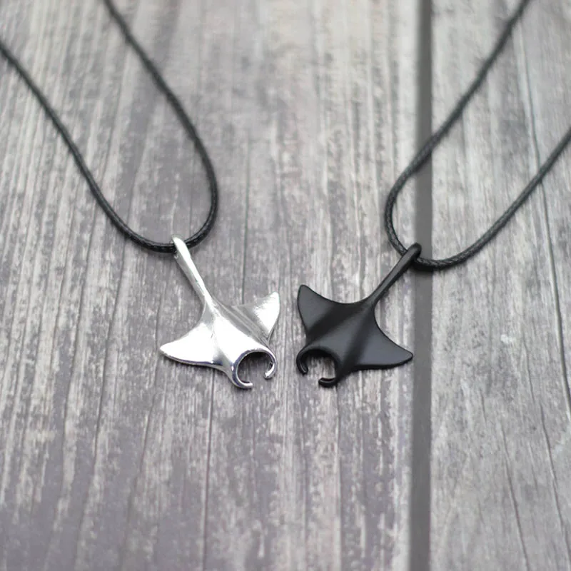 Fashion Marine Life Manta Ray Necklace For Men Minimalist Long Black Rope Collar Ocean Love Jewelry Summer Beach Surfing Colar