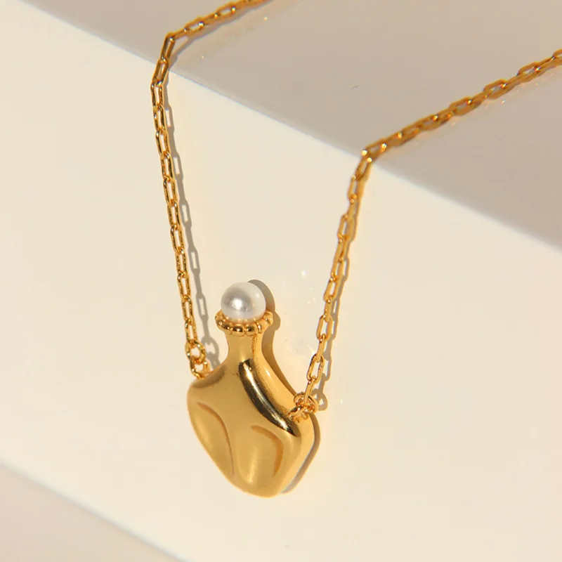 

. Vintage and High-grade Design of Wine Pot Necklace. Savi's Same Kettle Pearl Pendant Necklaces Are Fashionable