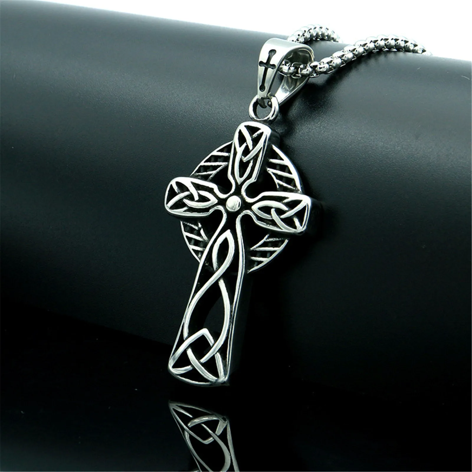 Irish High Cross Celtic Amulets Pendant for Men Women Stainless Steel Retro Ireland Style Hollow Necklace Cros Cheilteach