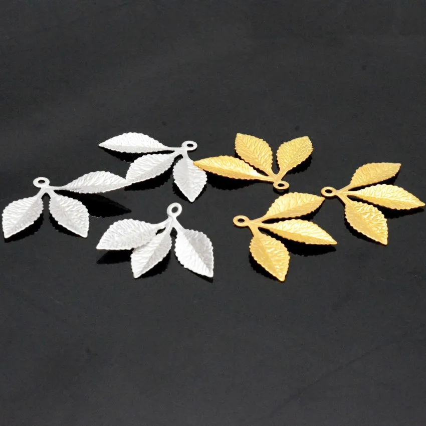 20Pcs Filigree Leaves Leaf Metal Crafts Decoration DIY Findings 2.3X3.0cm (2 COLOR)