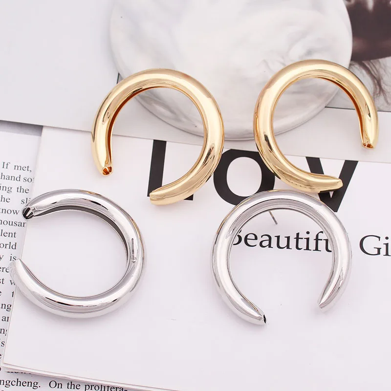 Simple Fashion Metal Geometric Big Round Earrings For Women Hollow Stud Earrings Jewelry Punk Style Party Gift Accessories