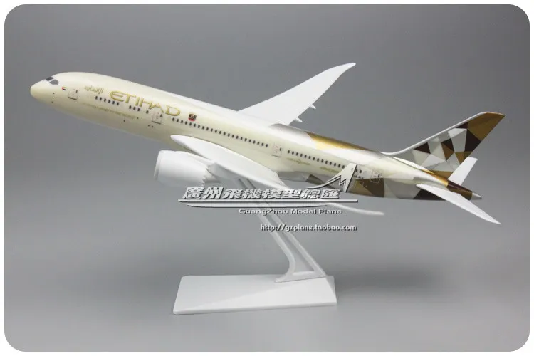 United Arab Emirates UAE Etihad Airways Boeing B787 plastic assembled aircraft model 1: 200 plane model for Xmas Birthday gift