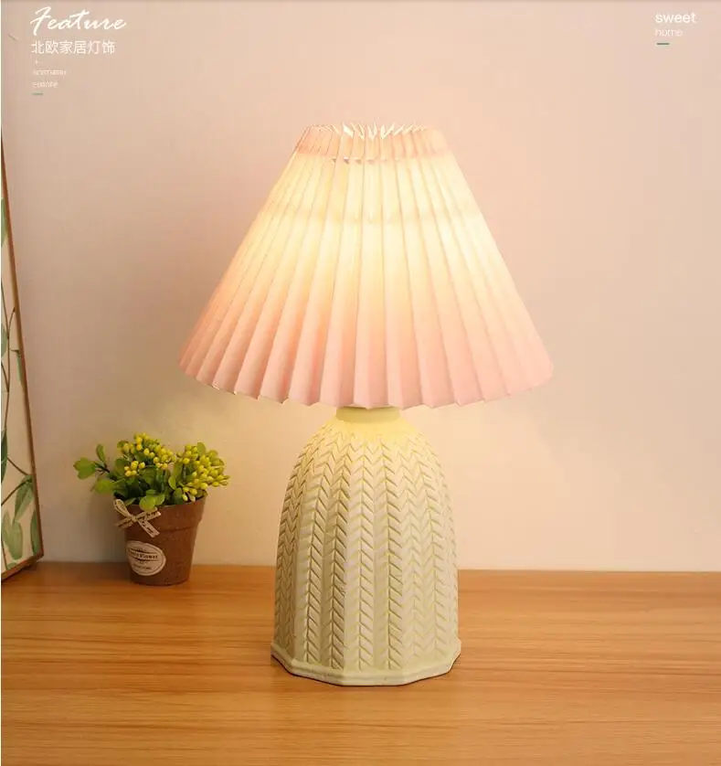 Retro Dining Room Bedroom Bedside Cafe Bar Pleated Small Fresh Decorative Table Lamps AC110-220V