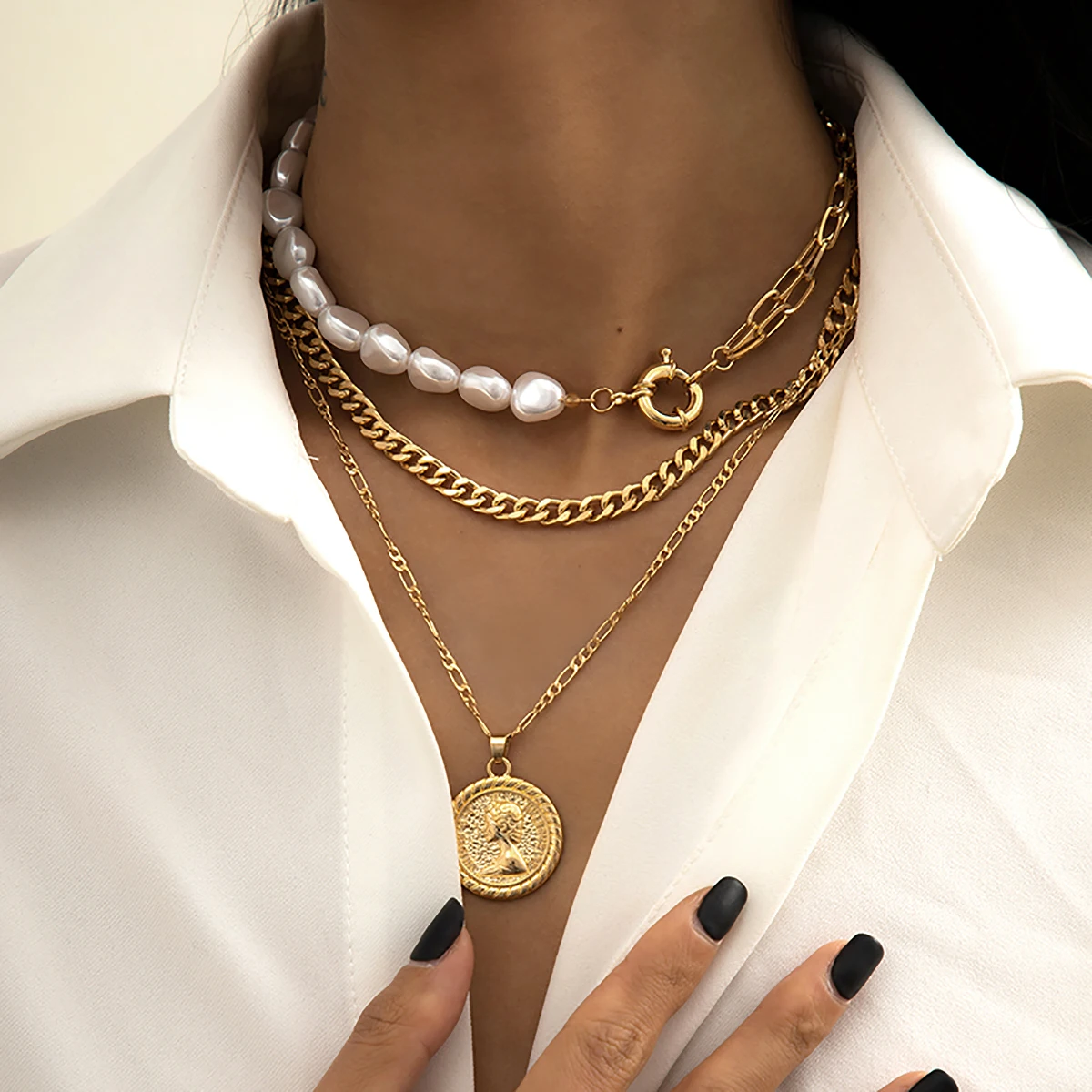 Conjunto de collar con colgante de moneda para mujer, cadenas gruesas, gargantilla de perlas de imitación en capas, accesorios de joyería para el cuello 2024