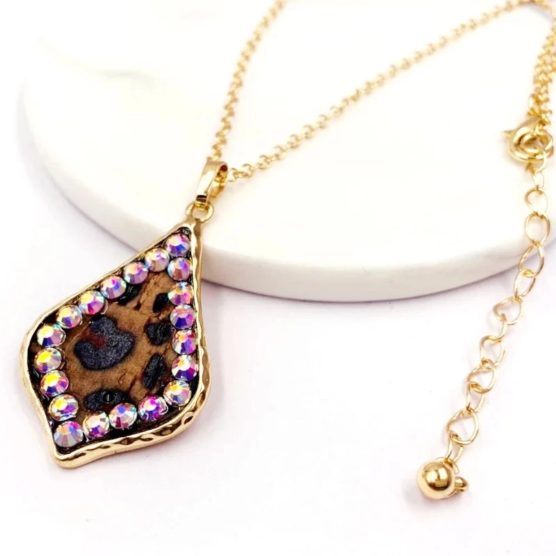 Hot Selling Vintage Wooden Big Oval Leopard Print Water Drop Paste AB Crystal Pendant Necklace For Women Girls Fashion Jewelry