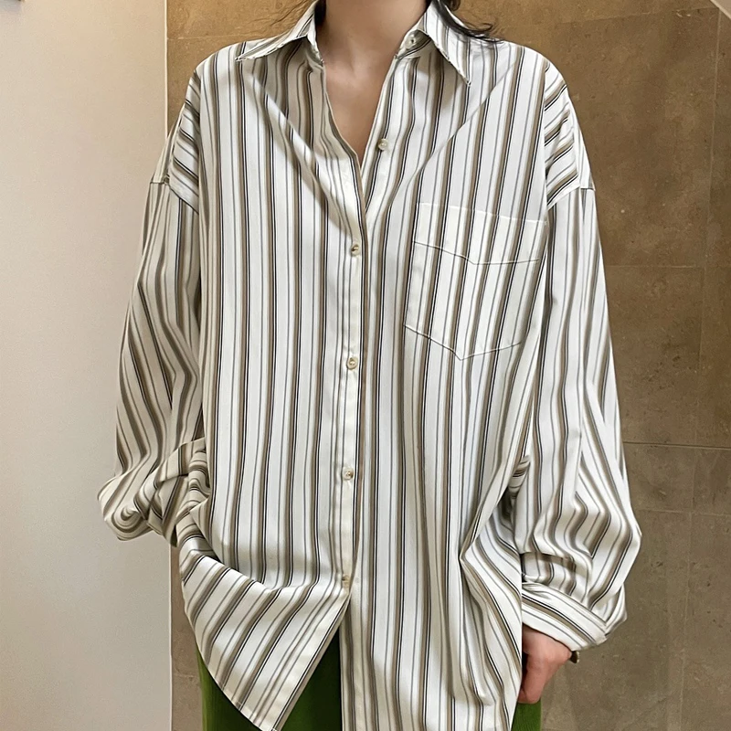 Spring and autumn women\'s casual striped lapel long sleeve pocket decorated loose shirt