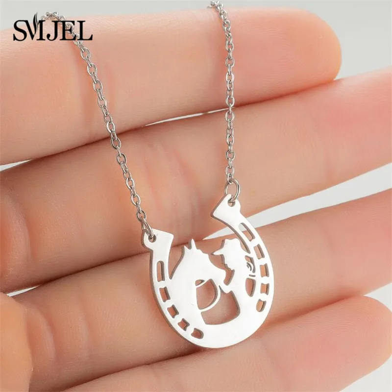 Stainless Steel Horseshoe Pendants Necklaces Design Loving Horse and Girl Necklace Movie Jewelry Party Accessories 2024 Gifts