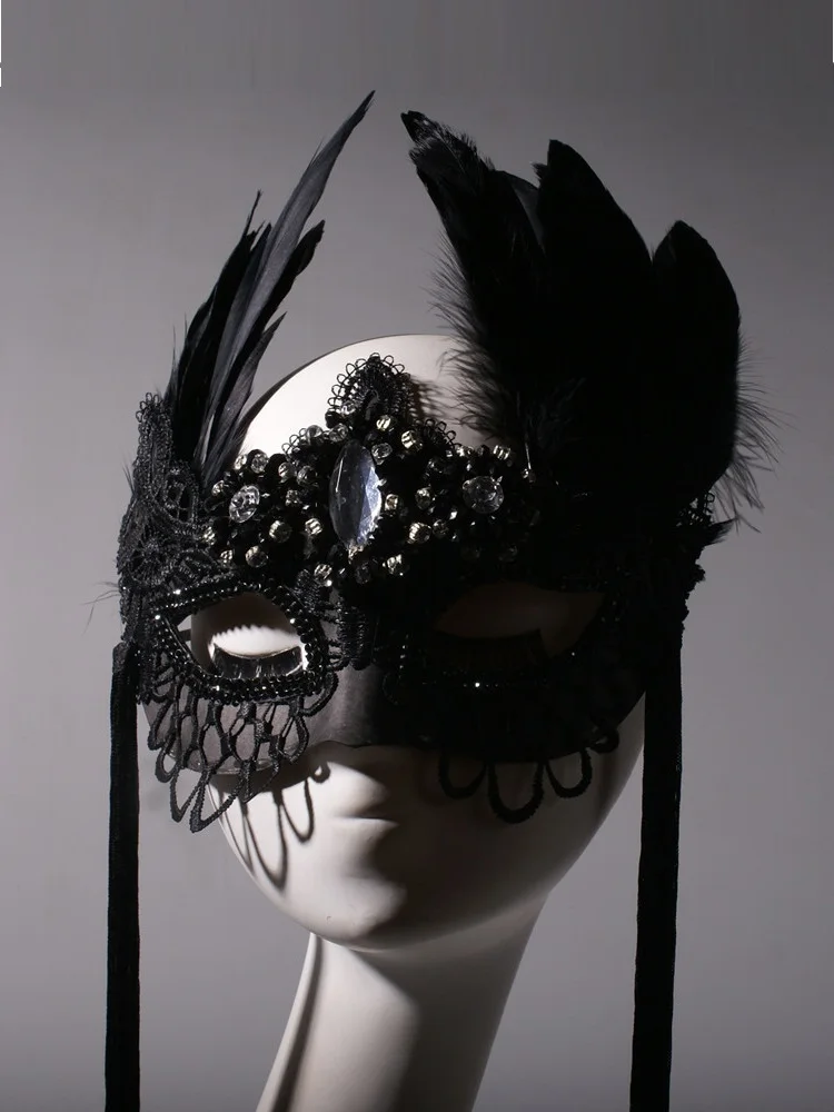 Black Half Face Beauty God Tassel Feather Annual Meeting Christmas Party Banquet Mask