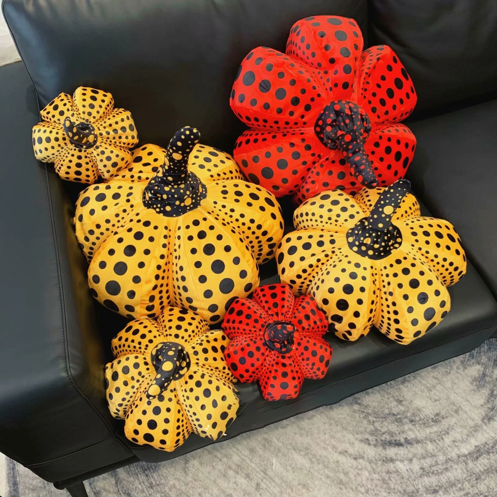 Wave Point Pumpkin Toy Yayoi Kusama the Same Pumpkin Throw Pillow Halloween Decor Doll Baby Kids Toys Home Sofa Decor Pillow