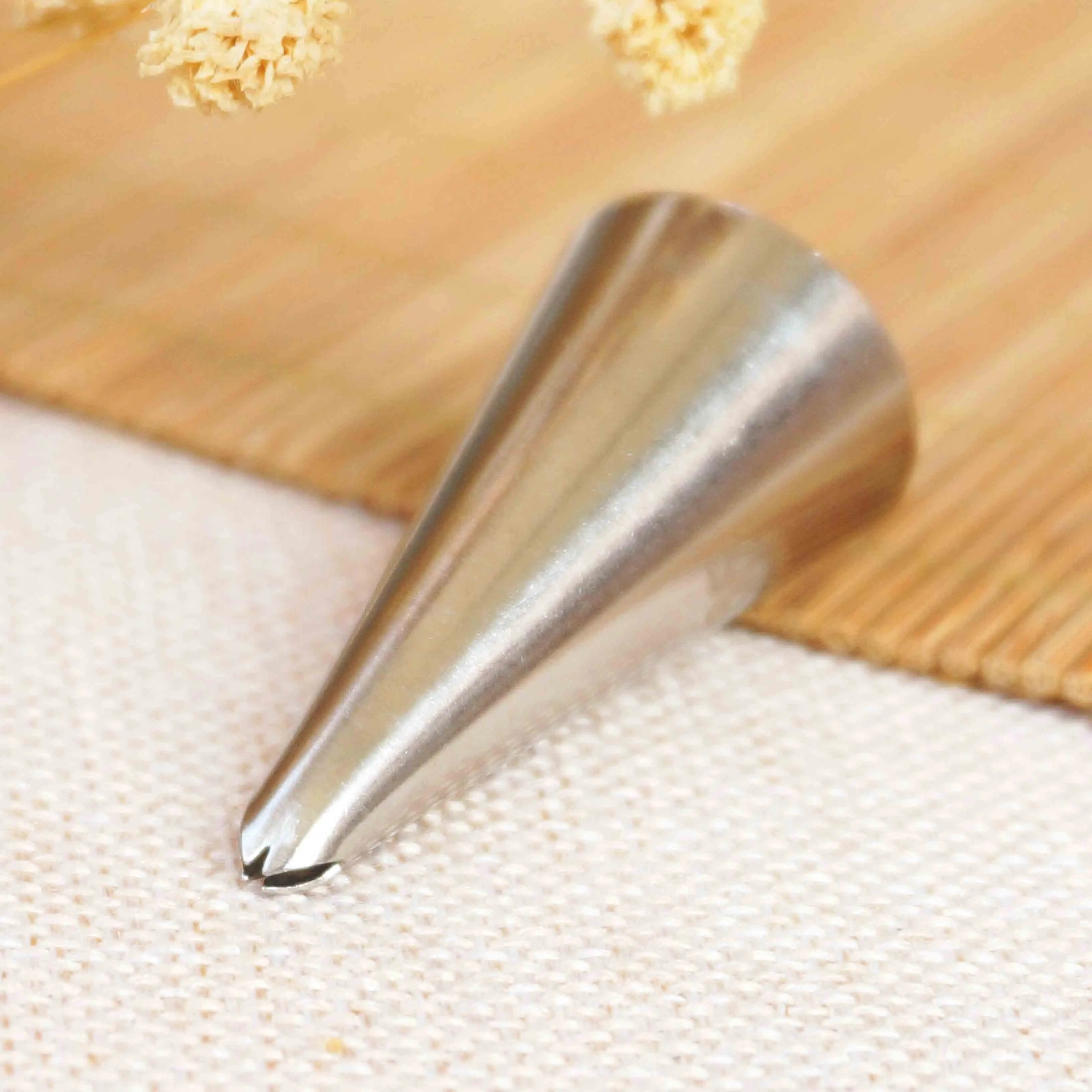 #66 Piping Nozzle Icing Tip Pastry Tip Cupcake Writing Tube Decorating Tip Baking & Pastry Tools Create Leaves Small Size