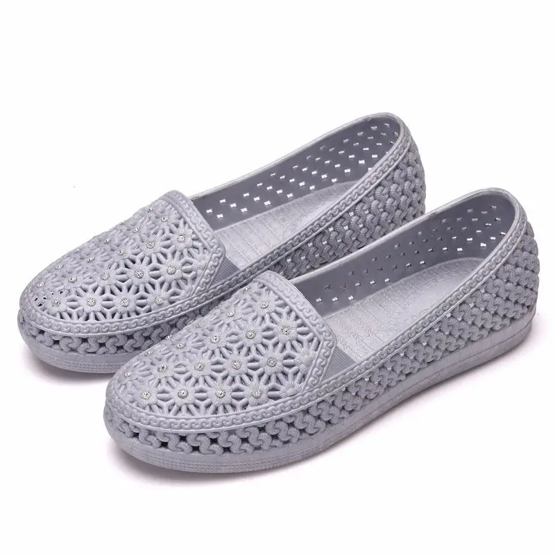 Sandali vuoti estivi scarpe con foro traspiranti leggere scarpe da madre sandali morbidi piatti sandali da donna per donna regalo mamma