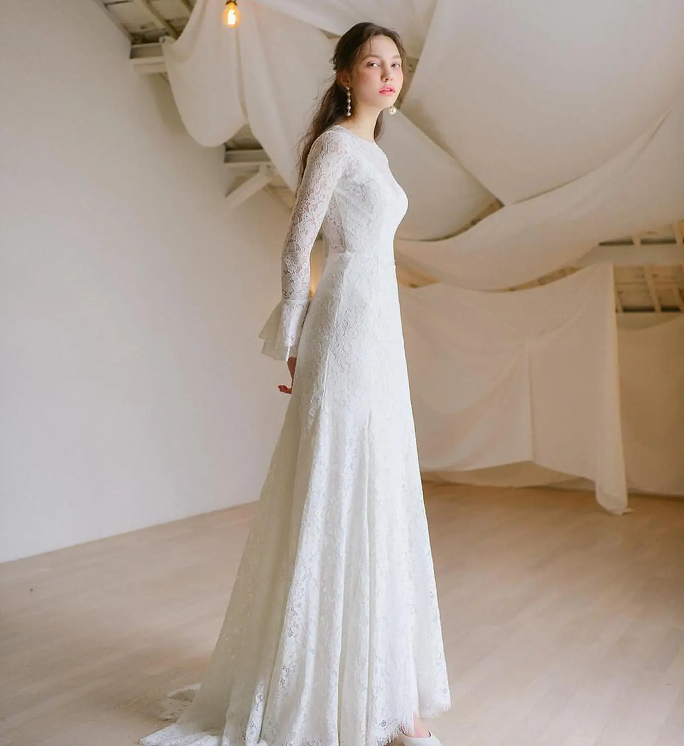 Vestido de boda de manga larga de trompeta de encaje, elegante, barato, con cuello redondo, hecho a medida, vestido de novia de compromiso rústico para fotografía