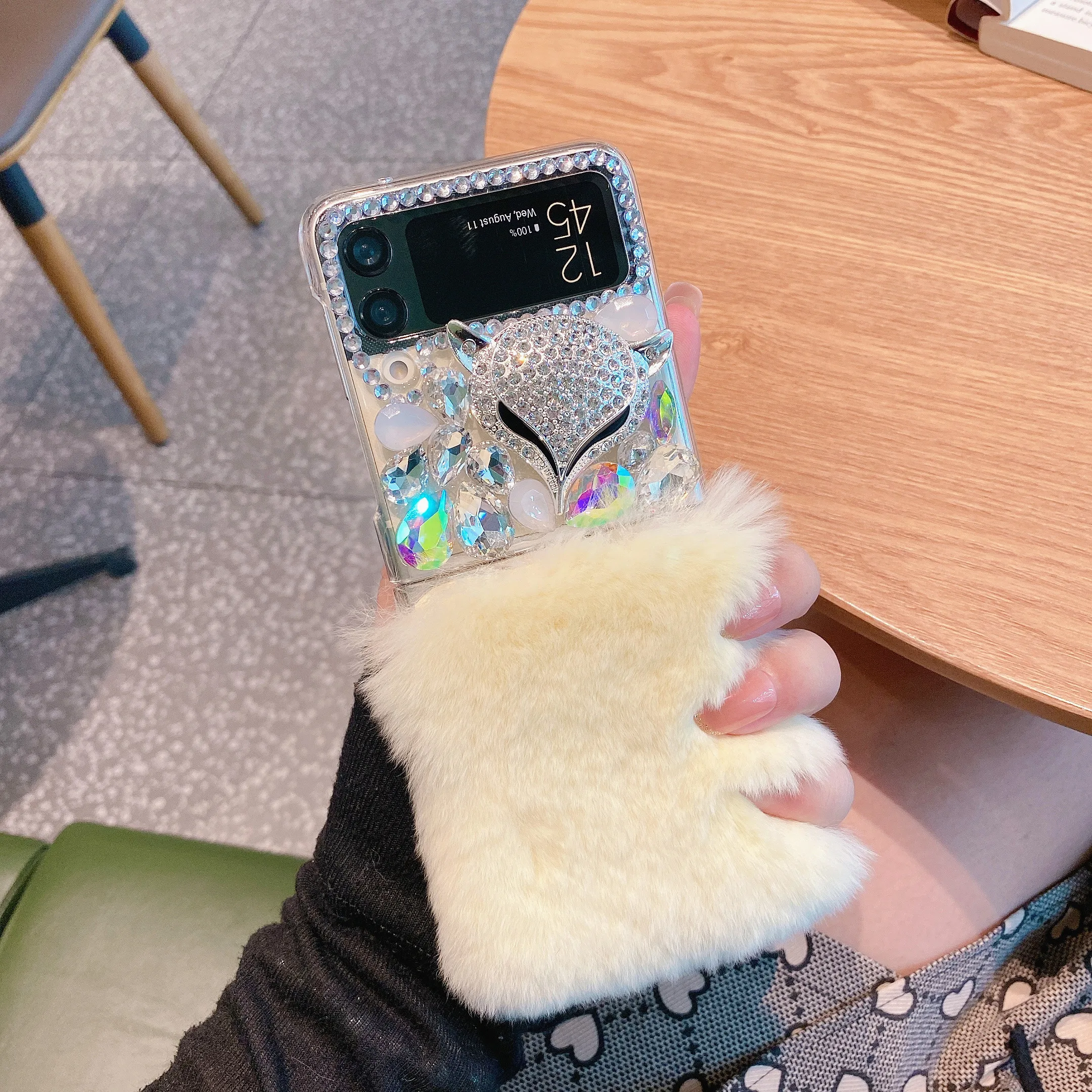 

Luxury Fashion Bling Diamond Rhinestone Fox Super Soft Fur Case Cover For Samsung Galaxy Z Flip 5G 4G Z Flip 3 F7110 F7070 F7000