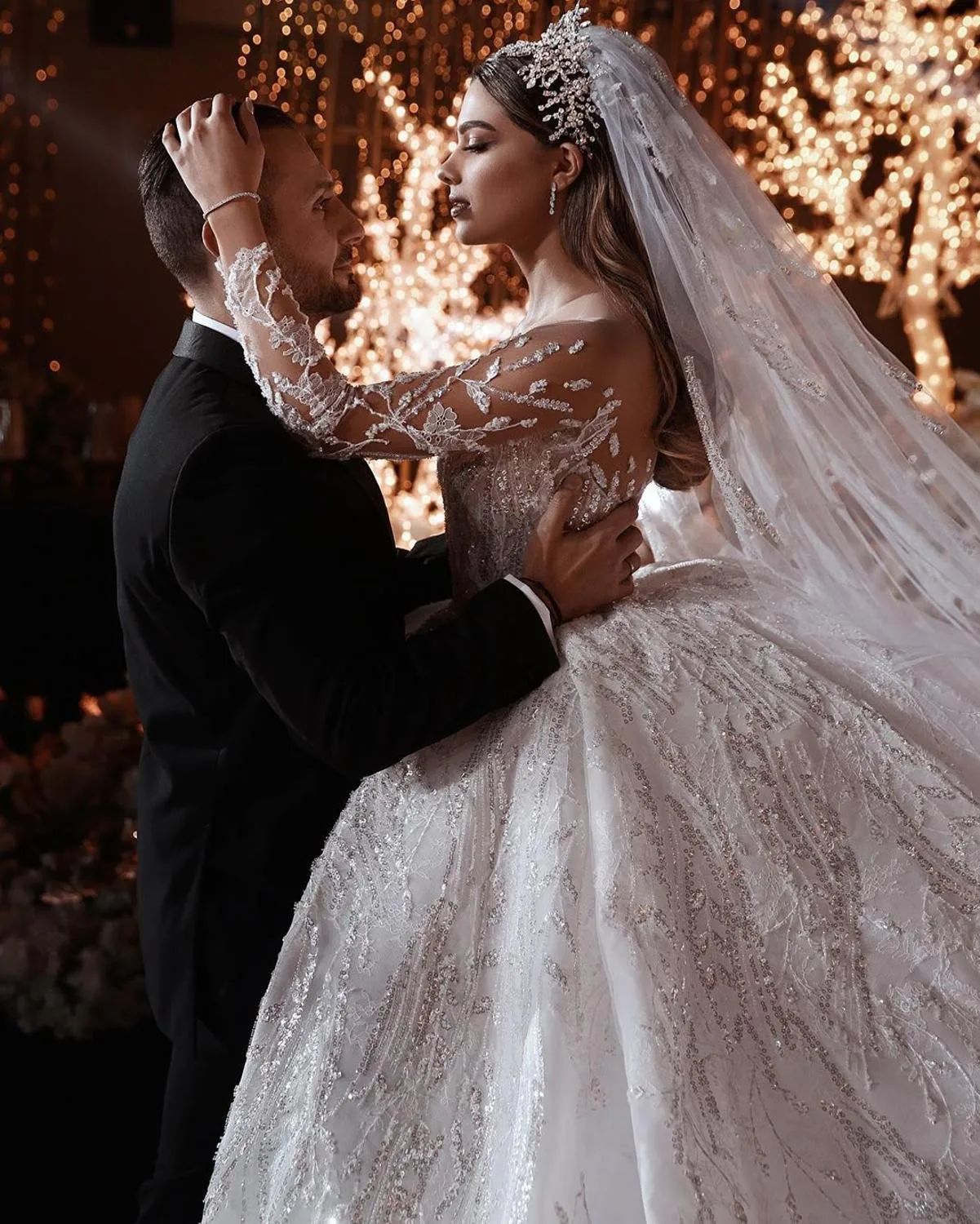 Vestido De novia con cuentas De lujo, lentejuelas brillantes, manga larga, escote Corazón, vestido De novia hecho a medida