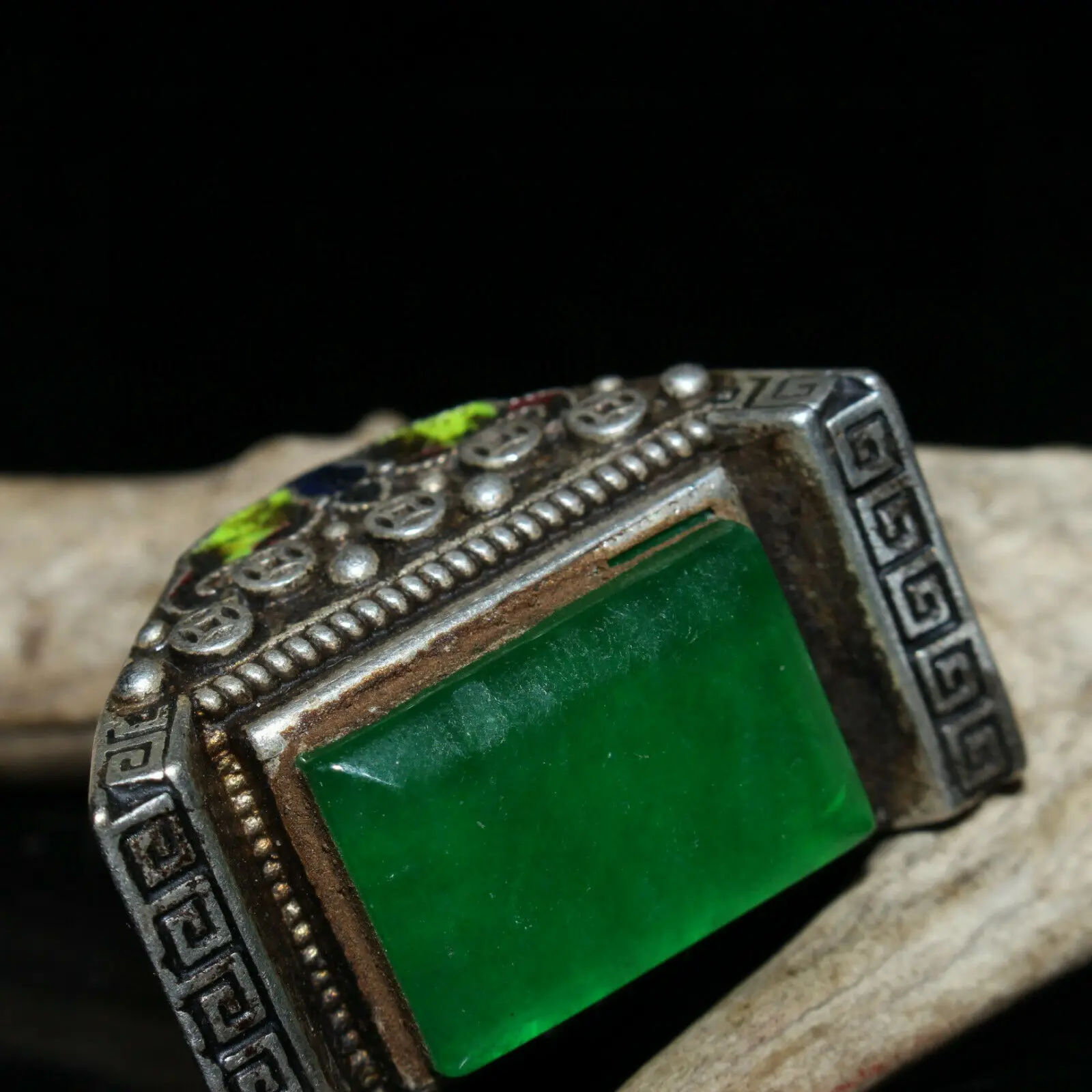 Chinese Old Craft Made Old Tibetan Silver Emerald Inlaid ring