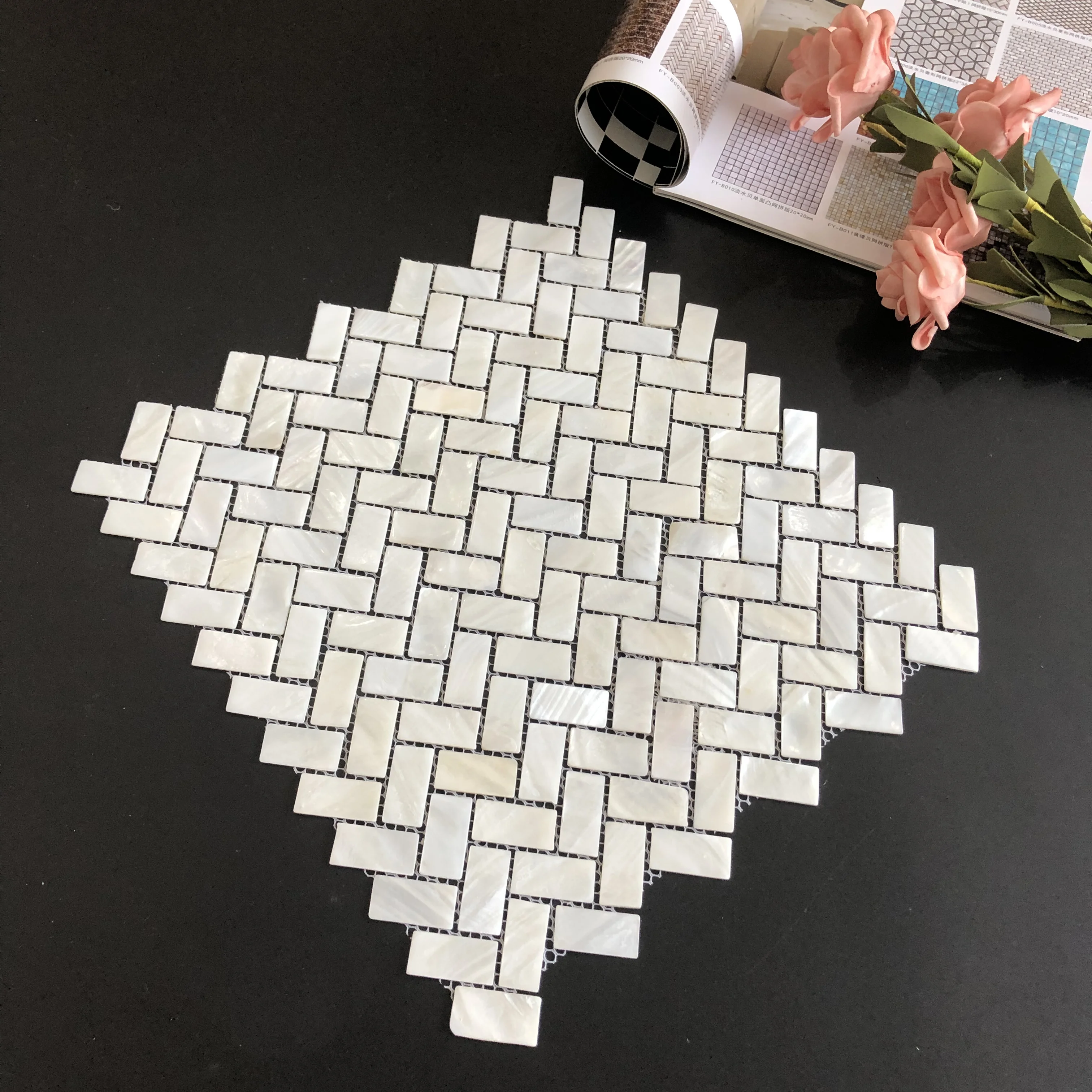 

2022 American Self-Adhesive White Mother Of Pearl Shell Mosaic Tile Particle Size 1.5x3cm Hotel Home Bathroom Background Wall