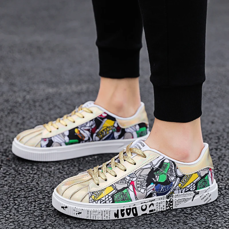 KLYWOO Graffiti Unisex Gold Sneakers For Men Hip Hop Casual Mens Shoes Tennis Big Size46 Men Sports Running Shoes Travel Shoes