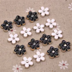 50 pz 14mm fiore nero/bianco pulsante posteriore piatto carino giardino di casa artigianato Cabochon Scrapbooking accessori di abbigliamento