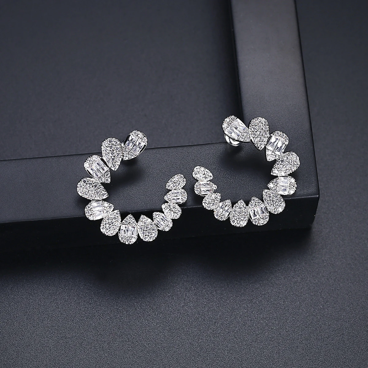 LUOTEEMI Big Rhinestone Flower Design Stud Earrings for Women Cubic Zirconia Circle Round Wedding Bridal Earrings for Women