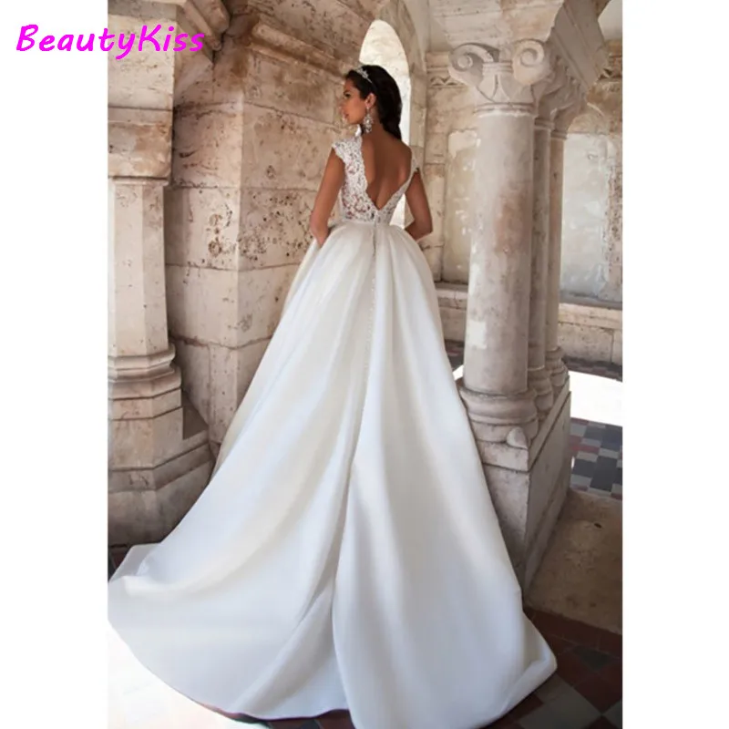 A-Line Boho Hochzeit Kleid mit Tasche Spitze Appliques Elegante Prinzessin Braut Kleider O-ansatz Kappen-hülsen Satin Hochzeit Kleider