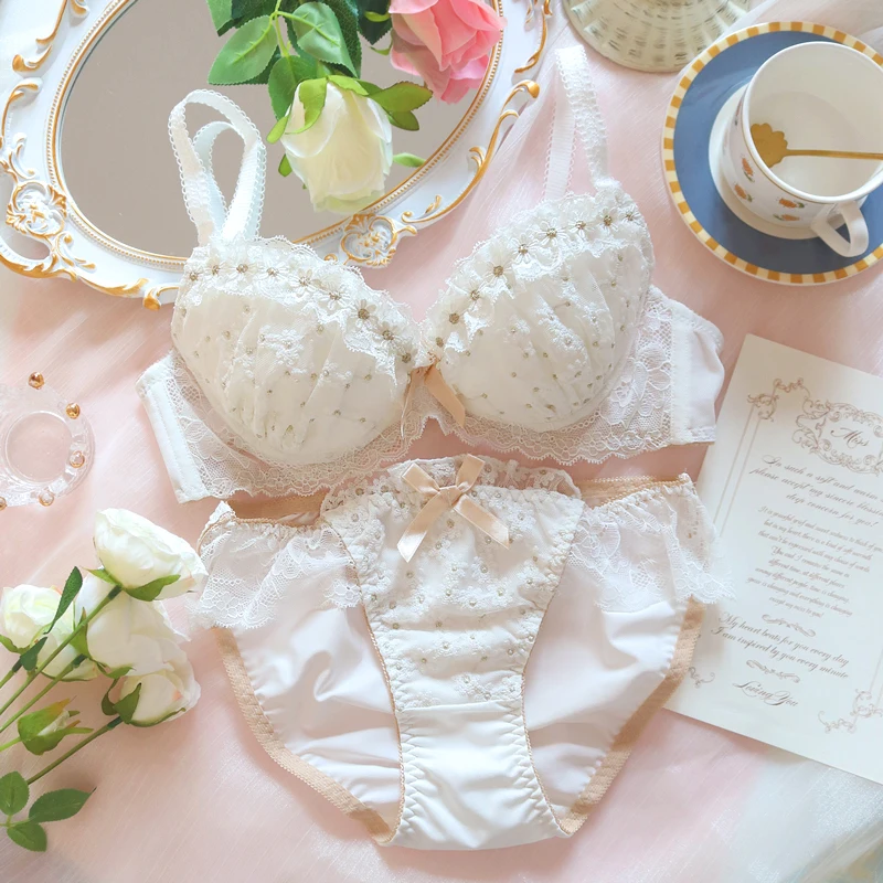 Underwear female Japanese sweet and cute daisy lace with steel ring lingerie set large size hanging neck strap girl bra set