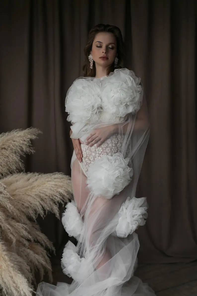 New Arrival Bridal Floral Tulle Robes Custom Made Tulle Flower Maternity Dressing Gonw Sheer See Through Bridal Gown