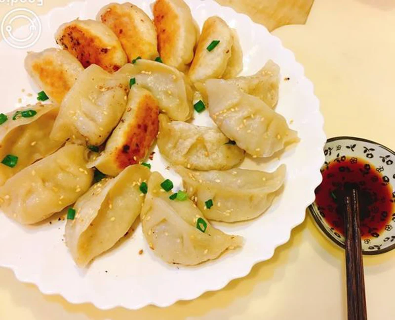 Preço de fábrica máquina automática chinesa do bolinho/samosa que faz a máquina/máquina do rolo da mola