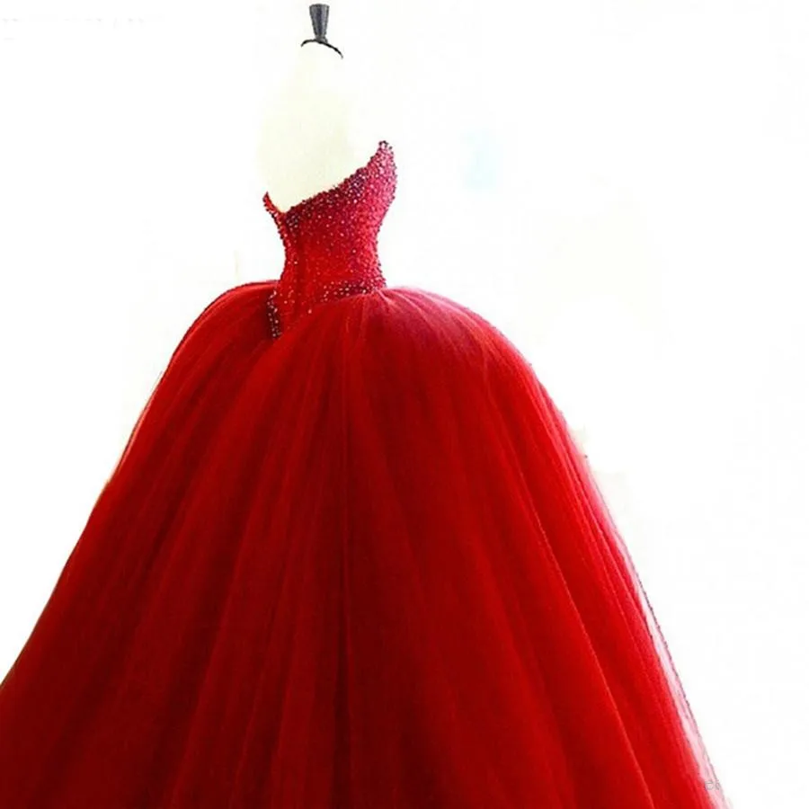 Abito Quinceanera gonfio personalizzato 2024 Sweetheart Top che borda Sweet 16 Ball Red 15 anni Abiti da festa di compleanno Abiti da Noiva