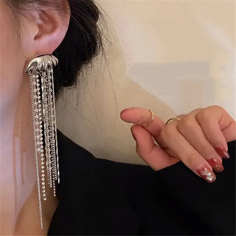 XIALUOKE 1 Piece Retro Tassel Jellyfish Crystal Pearl Drop Earrings For Women Hyperbole Personality Rhinestone Earrings Jewelry