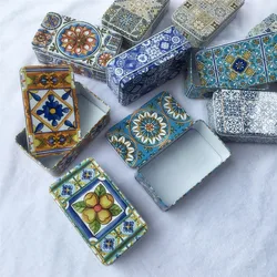 Antique Blue-and-White Pattern Metal Lip Perfume Storage Box Vintage Organizer for Money Coin Candy Keys Reusable Tin Empty Case