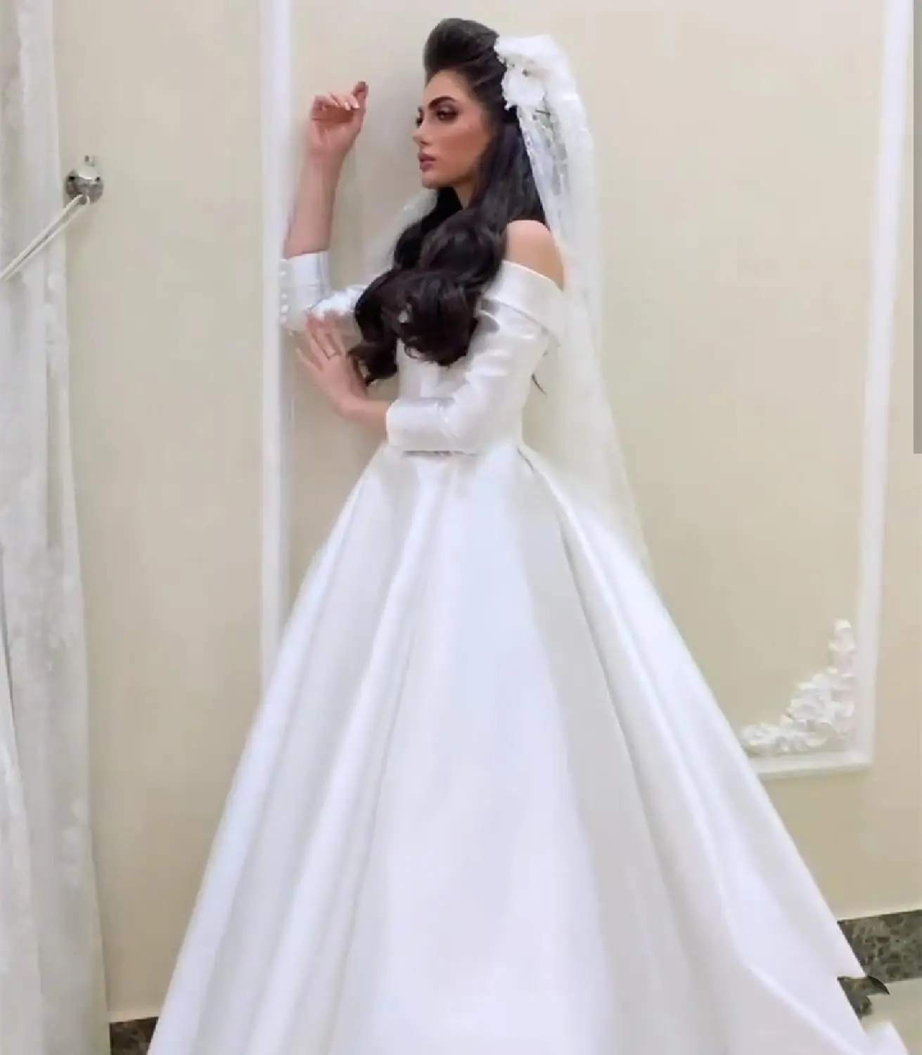 Wedding Dress 2021 long Sleeve Satin Sexy V-Neck Bridal Gown Luxury Sweep Train Saudi Dubai Gorgeous Off Shoulder Custom Made