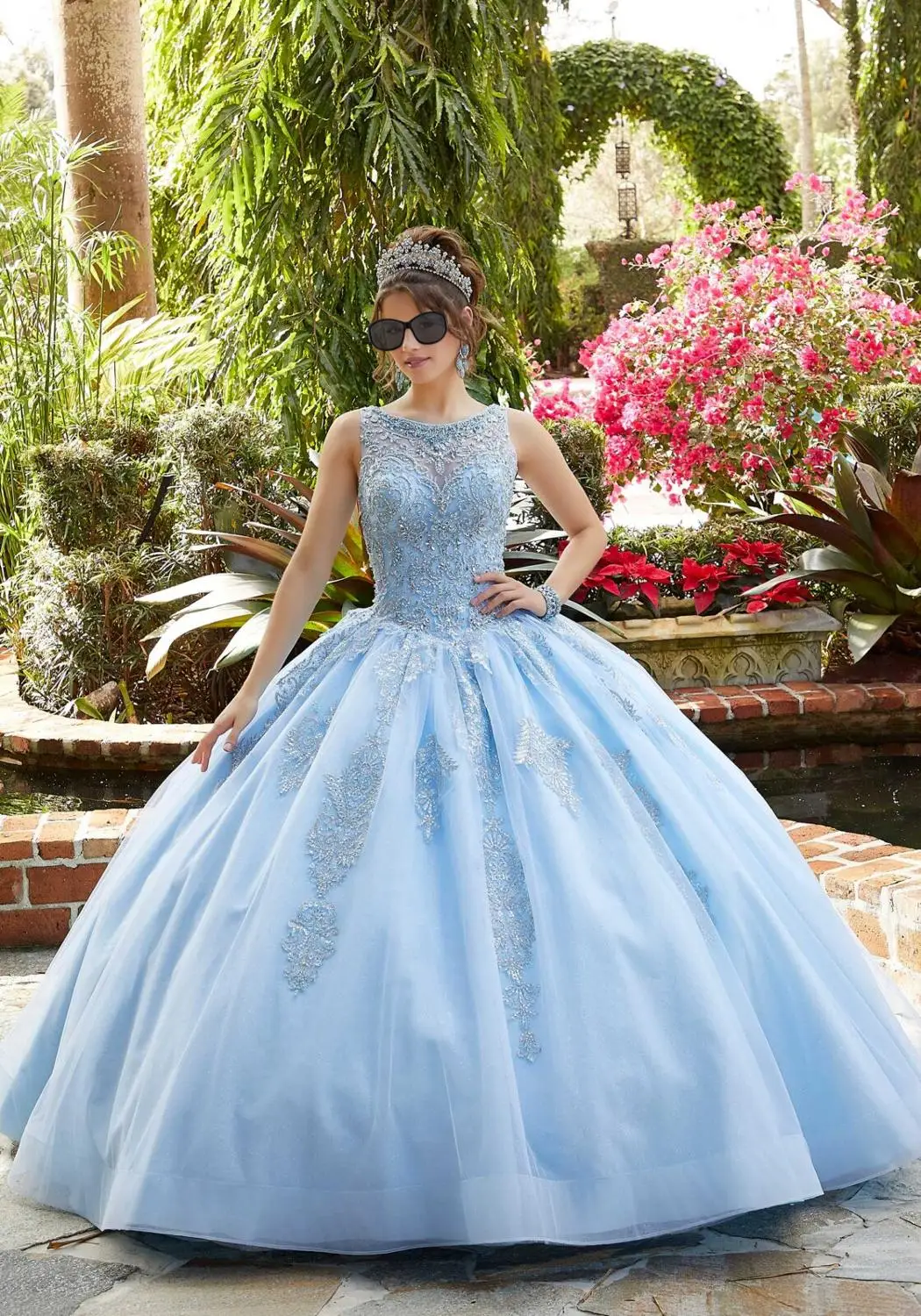 Embroidered Crystal Beaded Tulle Quinceanera Dress Sheer Lace Beading Hollow Back Blue Organza Party Prom Sweet 16 Dresses