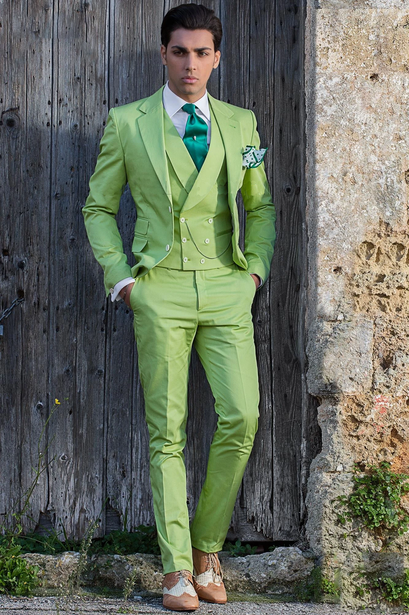 Trajes verdes para hombre, abrigo de tres piezas, pantalones hechos a medida, traje de solapa con visera, traje colorido