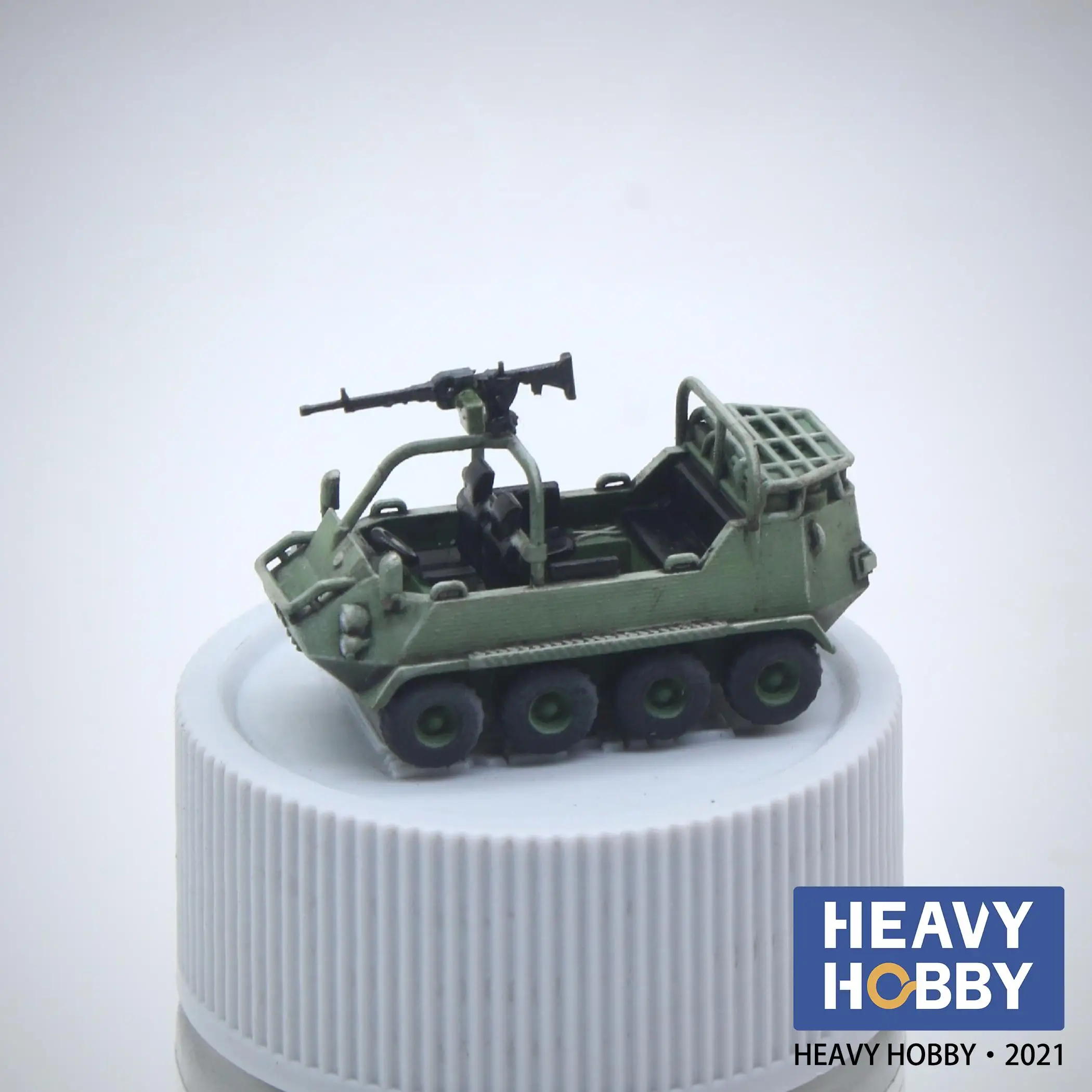 Heavy Hobby HH-14003 1/144 Scale Chinese Lynx 8x8 ATV Machine Gun Mounted Plastic Model Kit