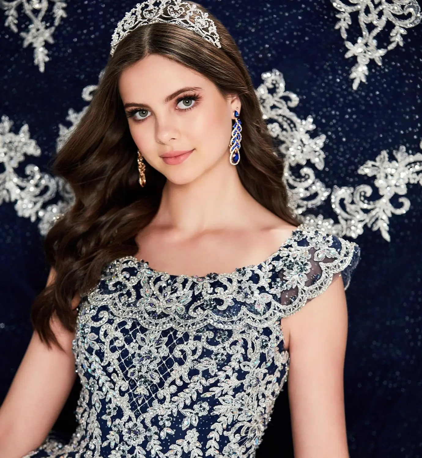 Unique Navy Quinceanera Scoop คอลูกไม้ดอกไม้ Appliqued ลูกปัดชุดสาวชุดที่กำหนดเองหวาน16ชุด