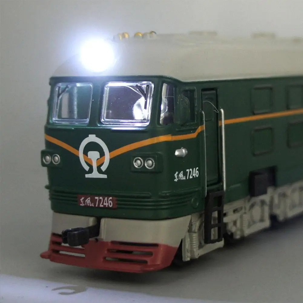 Alloy Diesel Retro Train Model Toy 3 colors Pull back Internal-combustion Locomotive Acousto-optic toys for children