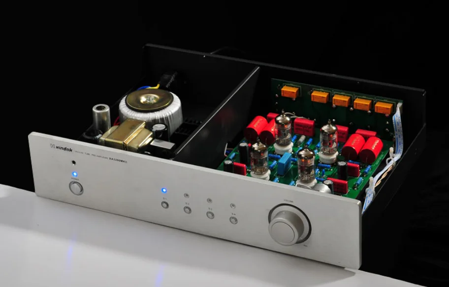 

Xindak HIFI AUDIO XA3200MKII Vacuum Tube Pre Amplifier 12AT7*2, 12AX7*2 Remote Control PRE AMP Input: 1*RCA