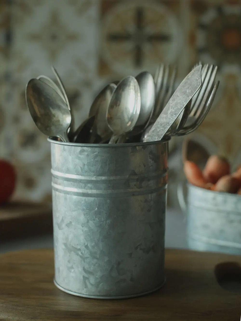 Vecchio secchio di ferro zincato floreale secchio di fiori retrò conservazione Desktop decorazione della casa cibo fotografia puntelli