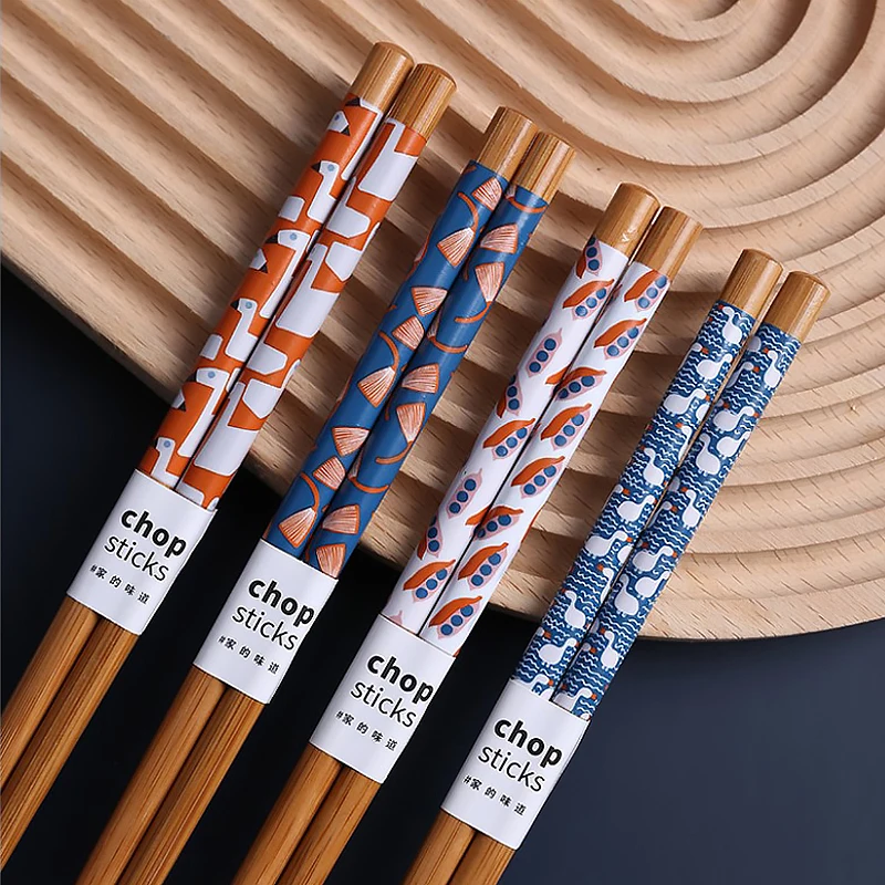 

8Pairs Japan Style Household Chopsticks Set Pointed Cherry Blossom Bamboo Tableware Gift Box Portable