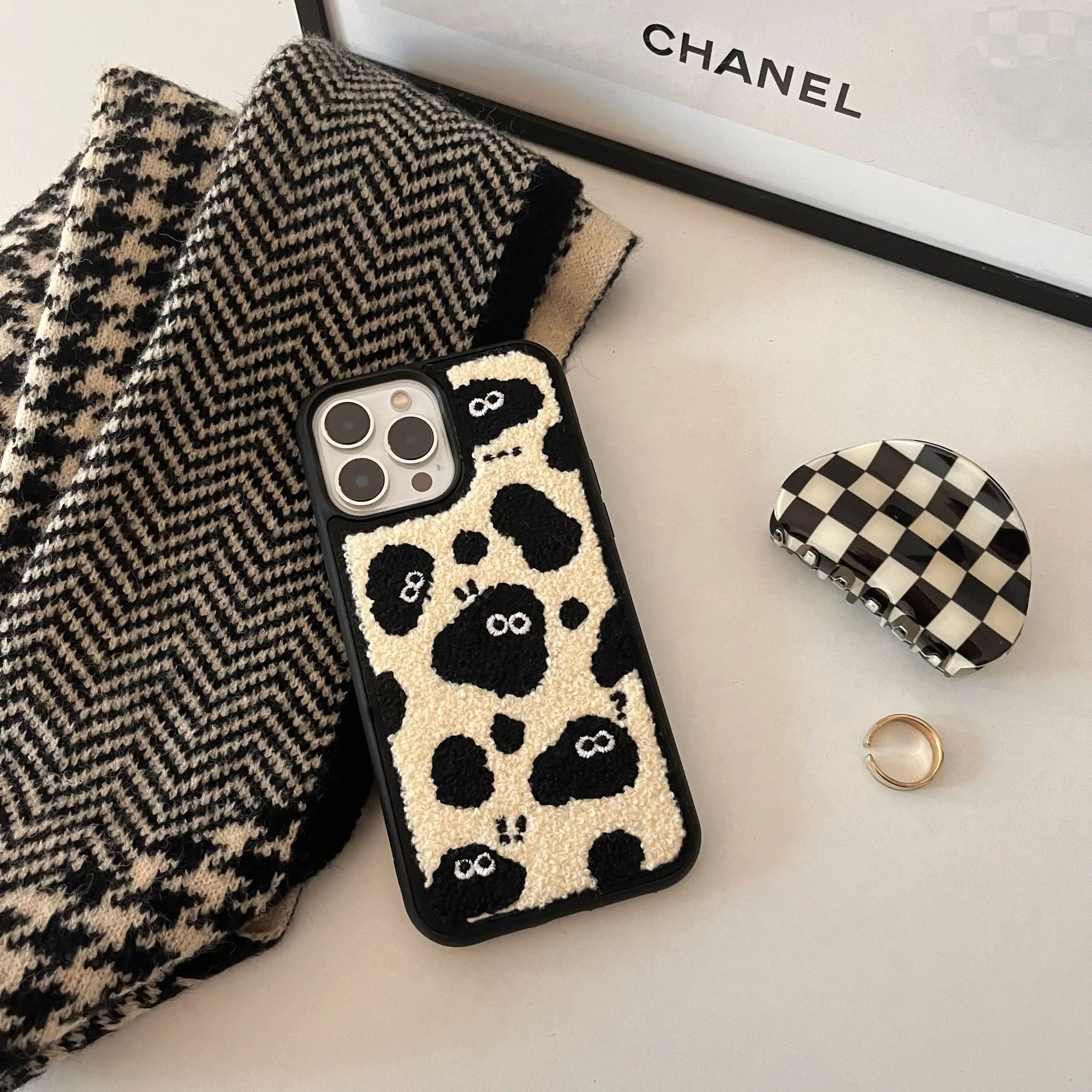 Fashionable Towel Cloth Coalball Case for iPhone 11 12 13 Pro Max 8 7 Plus Xr Xs Max X SE 2020 12 Mini Soft Back Cover Capa