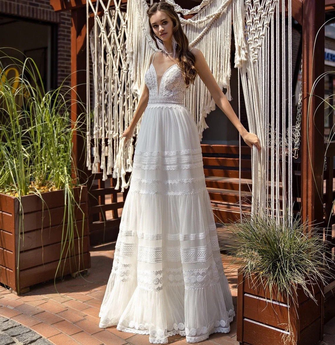 

11678#Sexy Deep V-Neck Sleeveless Tulle Lace Floor Length Open Back Bohemian A-Line Beach Wedding Dress Wedding Gown Bridal Gown