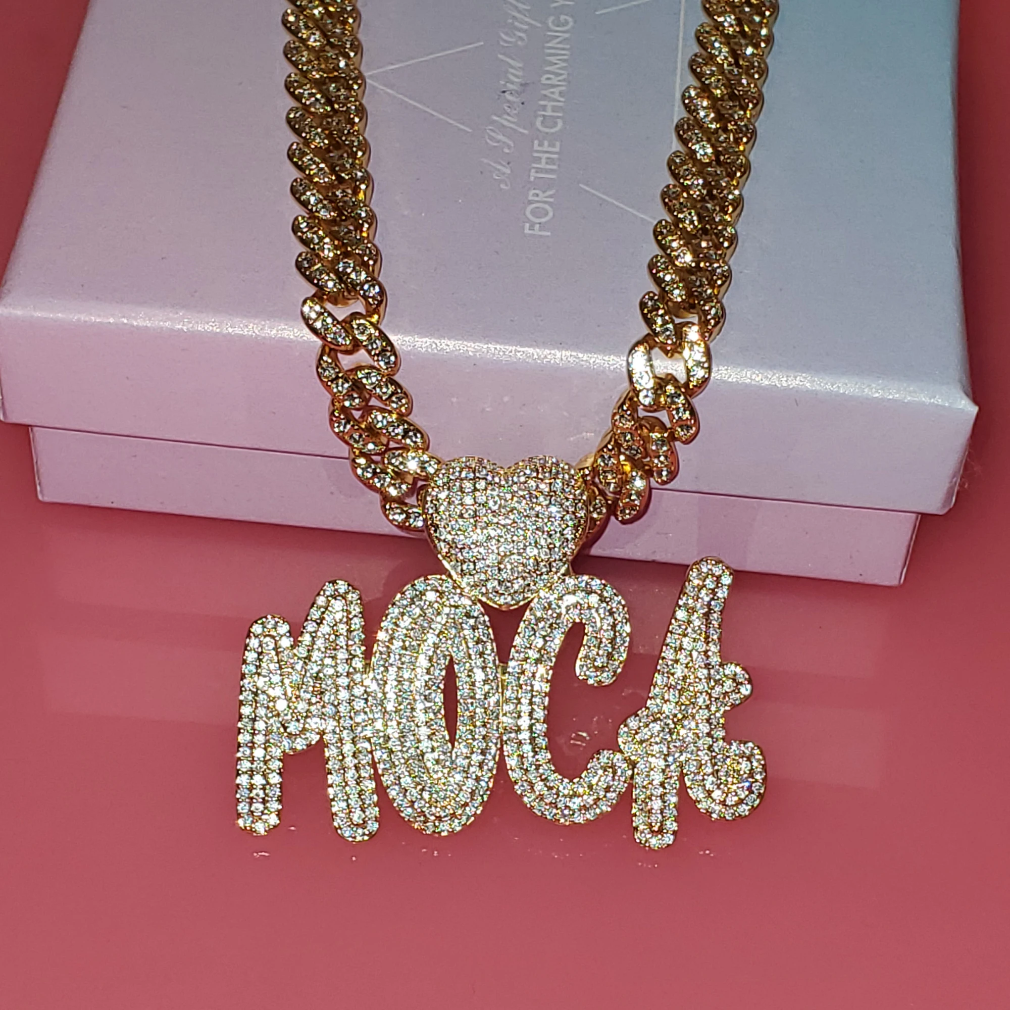 Imagem -04 - Colar Pingente com Letras Iniciais Personalizadas Nome Personalizado Corrente com Zircônia Diamante Placa de Identificação com Corrente Cubana