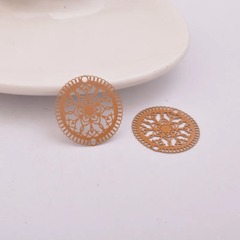 50 Stück AB4293 23mm Lasergeschnittene Runde Anhänger aus Messing mit Doppelloch und Filigran-Design für Ohrringe – Detail 8