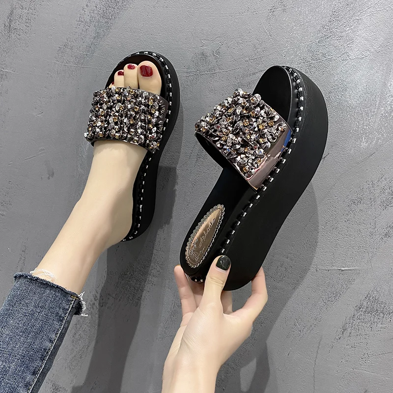 House Slippers Platform Shoes Rivet Slides On A Wedge Rubber Flip Flops Slipers Women Heeled Mules Hawaiian 2020 Heels Summer