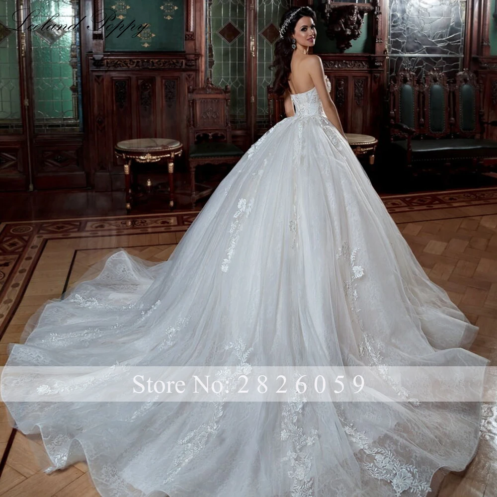 Lceland Poppy Customized Ball Gown Strapless Lace Wedding Dresses Sleeveless Illusion Bridal Gowns with Chapel Train