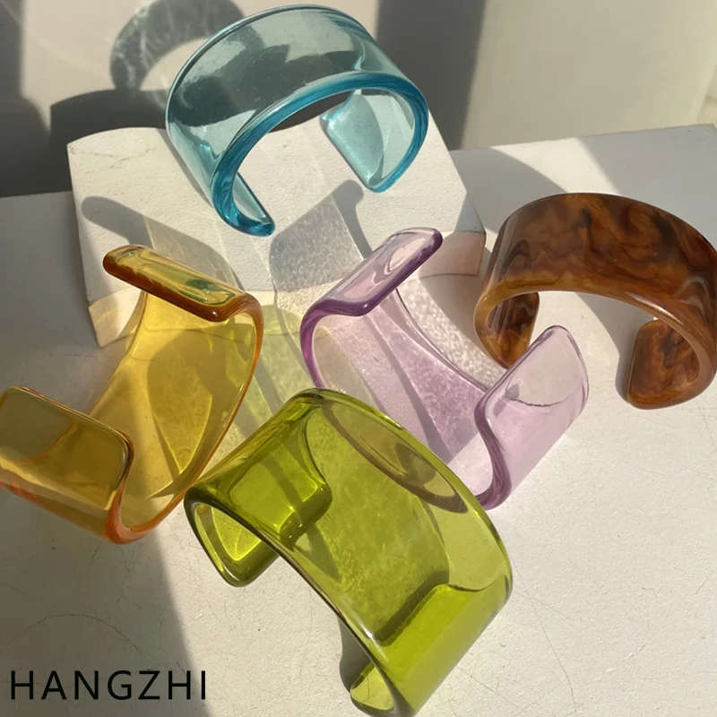 HANGZHI 2021 INES جديد لون شفاف واضح الاكريليك الراتنج هندسية واسعة مفتوحة الإسورة سوار للنساء الفتيات السفر مجوهرات