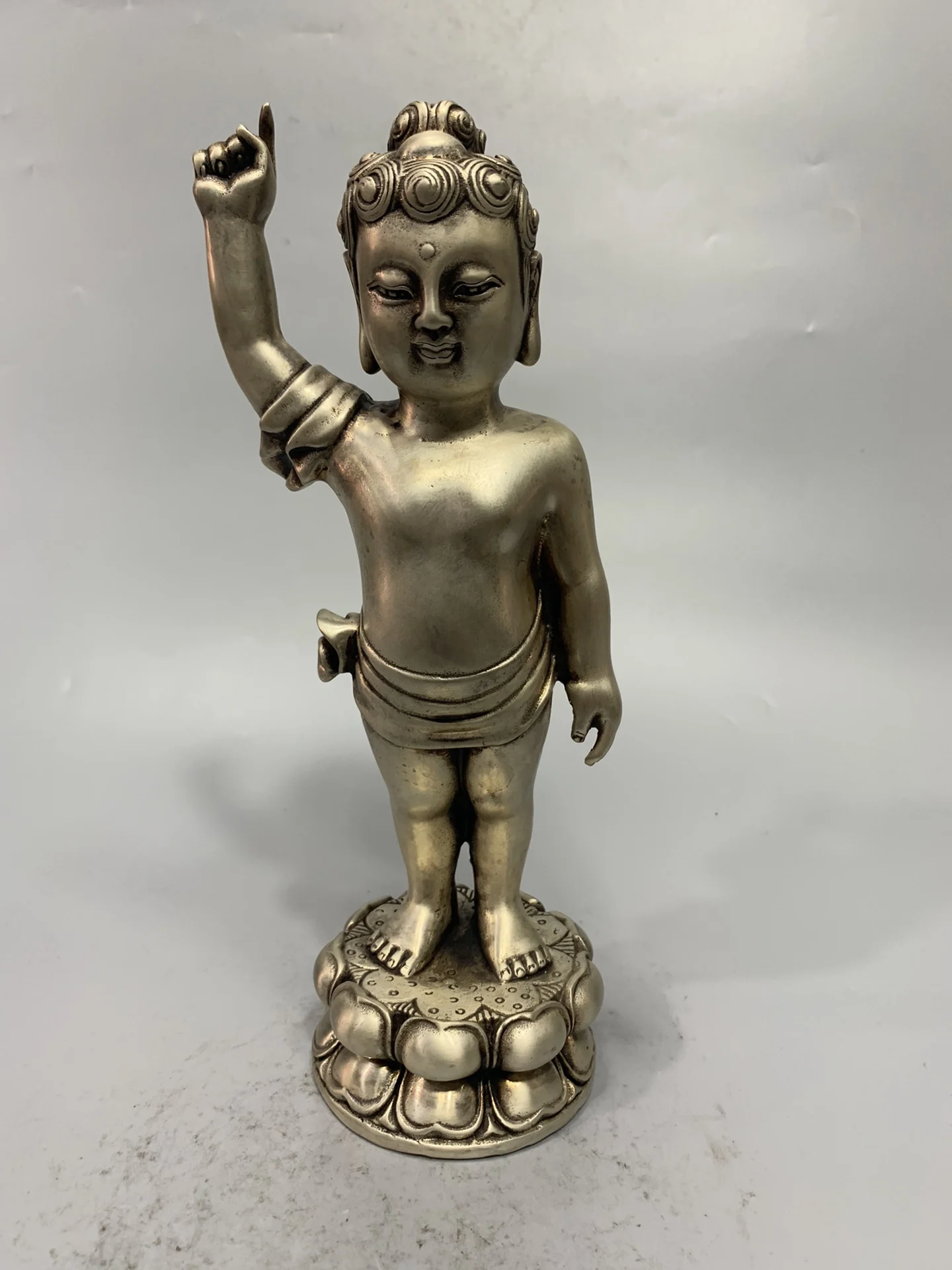 

Antique Made Old White Copper Silver Plating Refers To The Household Decorations of the Buddha Statue Of heaven And Earth