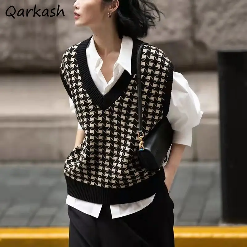 Sweater Vest Women Classic Retro V-neck Knitted Spring Autumn All-match Sleeveless Vintage Simple New Loose Fashion Ins Female